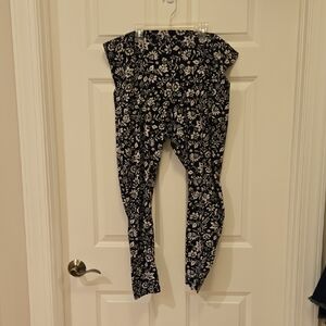 Old Navy Black and White Patterned Leggings